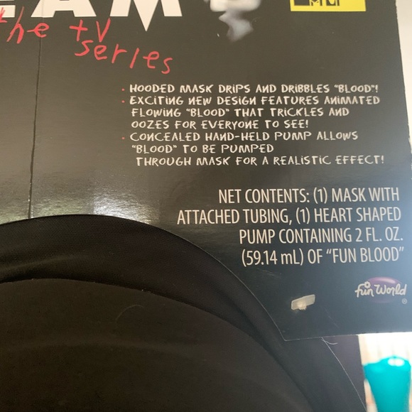 Bleeding Scream Mask - Scream TV Series NWT - Picture 4 of 4